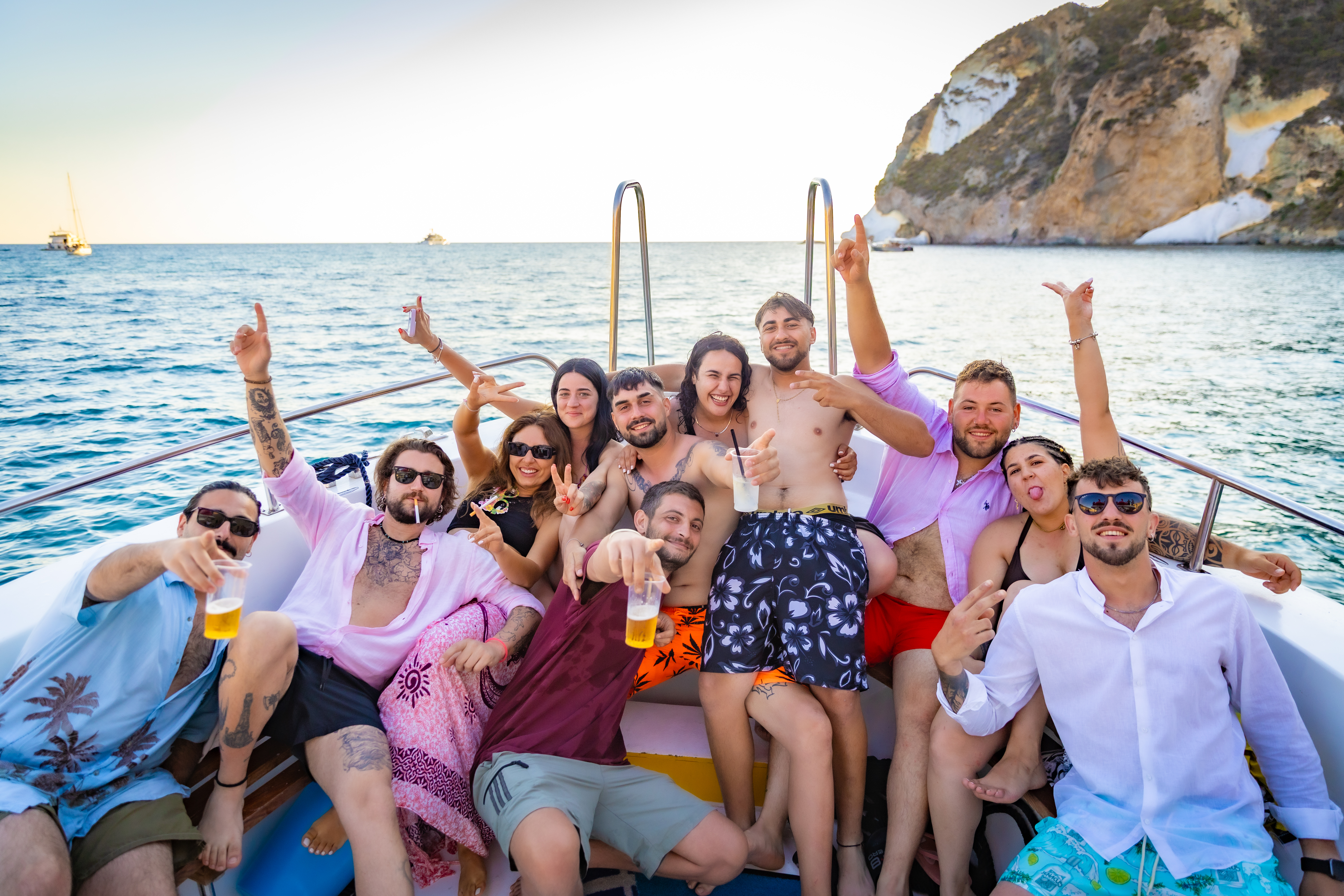 Ospiti felici all'aperitivo a Ponza